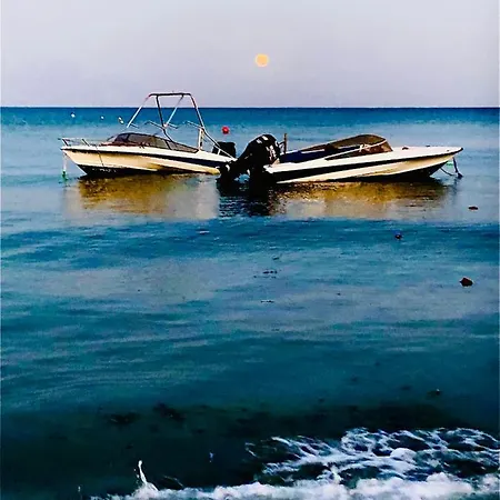 Nuna 102 Larnaka